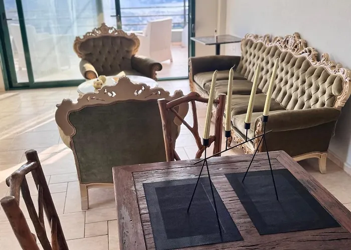 Greenhill&blue Sea *