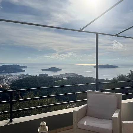 Greenhill&blue Sea *