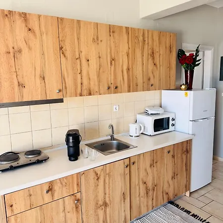 Greenhill&blue Sea *