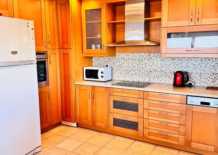 Greenhill&blue Sea *